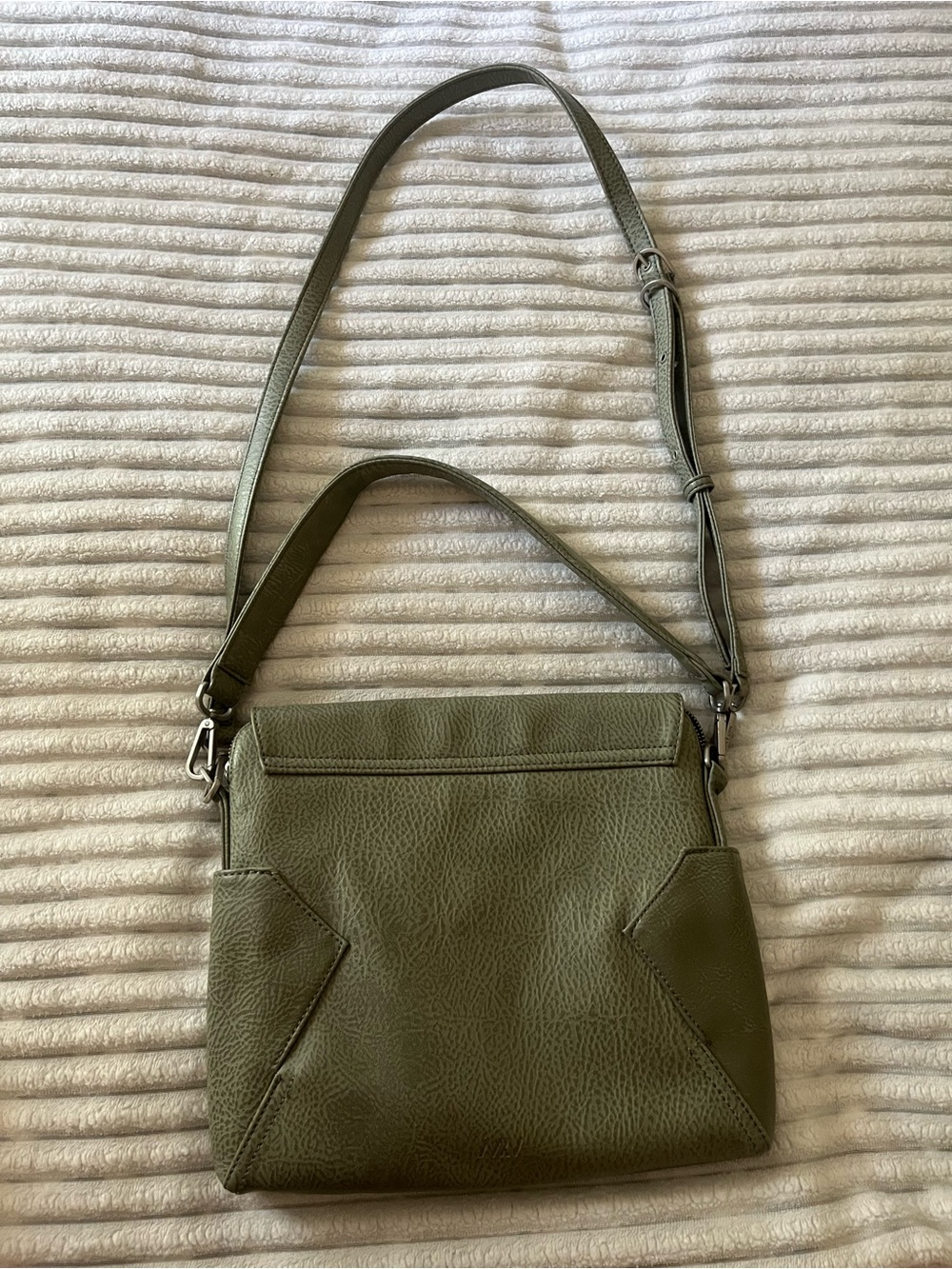 Matt & Nat Olive Green Crossbody Shoulder Bag - Picture 4 of 10